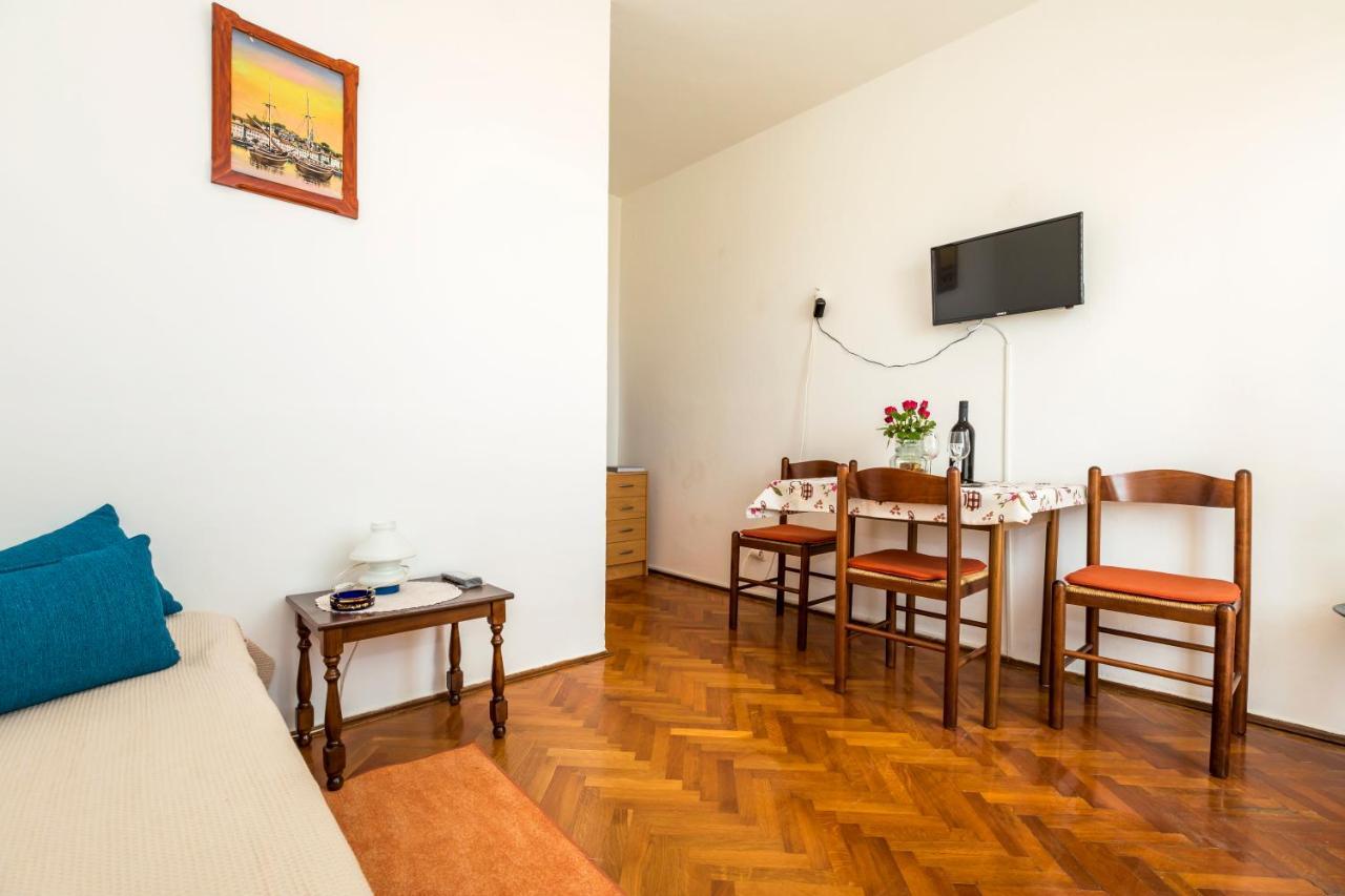 Apartment Muzic Mali Lošinj Exteriör bild