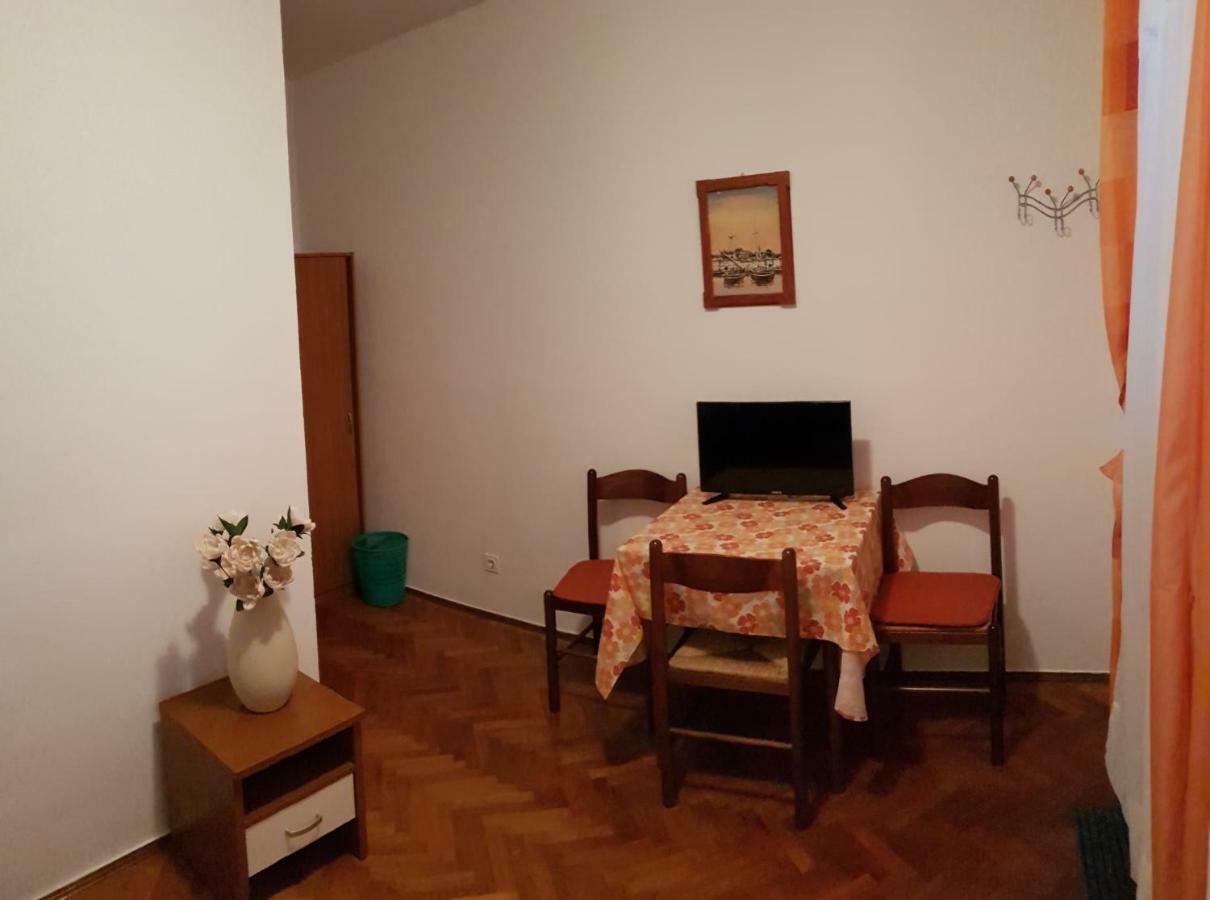 Apartment Muzic Mali Lošinj Exteriör bild