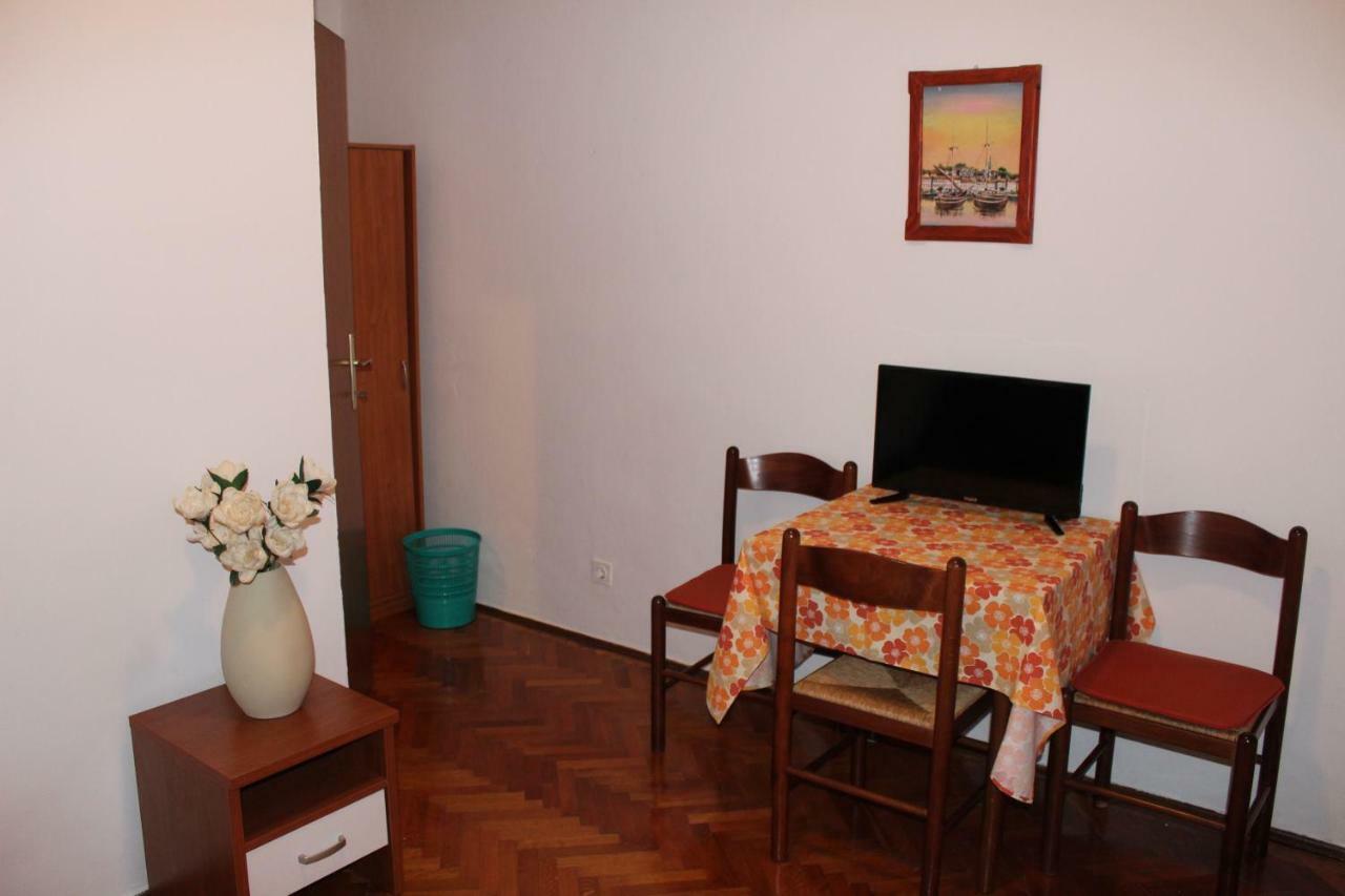 Apartment Muzic Mali Lošinj Exteriör bild